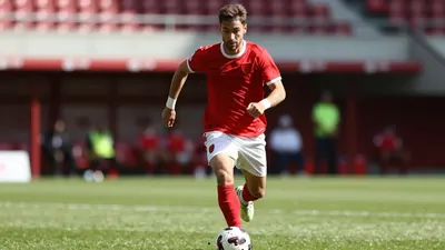 Argentinos Juniors se impuso con claridad por 3-0 ante Estudiantes RC el 28 de julio, dominando con un 70% de posesión y...