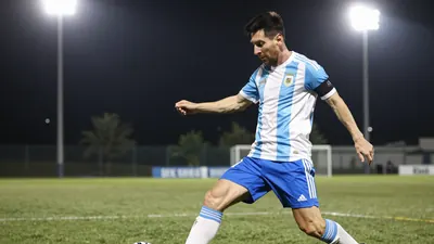 Argentinos Juniors enfrenta a Racing en el estadio Diego Armando Maradona, con el objetivo de sumar puntos en la tabla de...