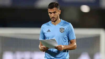 Argentinos Juniors negocia comprar el 50% restante de Alan Lescano por 2 millones de dólares, buscando controlar el pase...